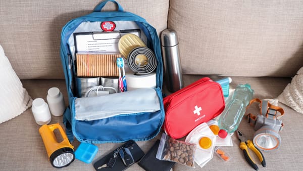 Bola uchun xavotir ryukzagi: unga nimalarni solish va qanday tayyorlash kerak