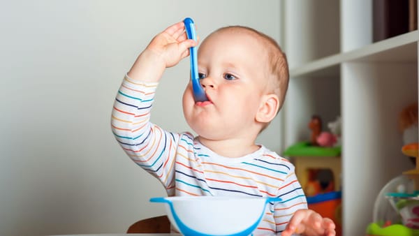 Emizish (GV) / sun’iy ovqatlantirish (IV) va qo‘shimcha ovqat: ular qanday qilib birga ishlaydi