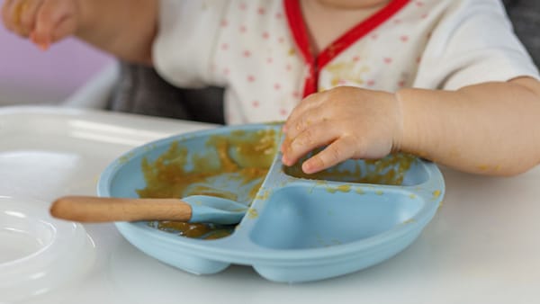 Mustaqil ovqatlanish va bolaning sensor rivojlanishi